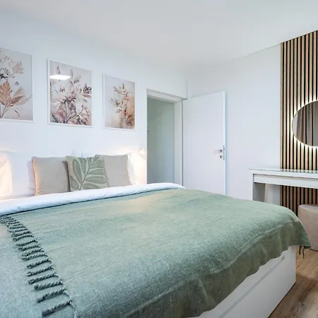 Apartma Pod Macesnom *