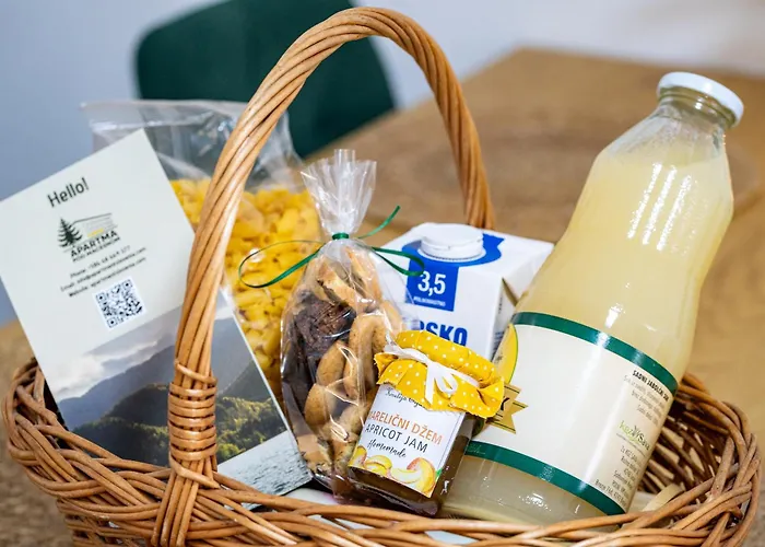 Apartma Pod Macesnom 예세니체